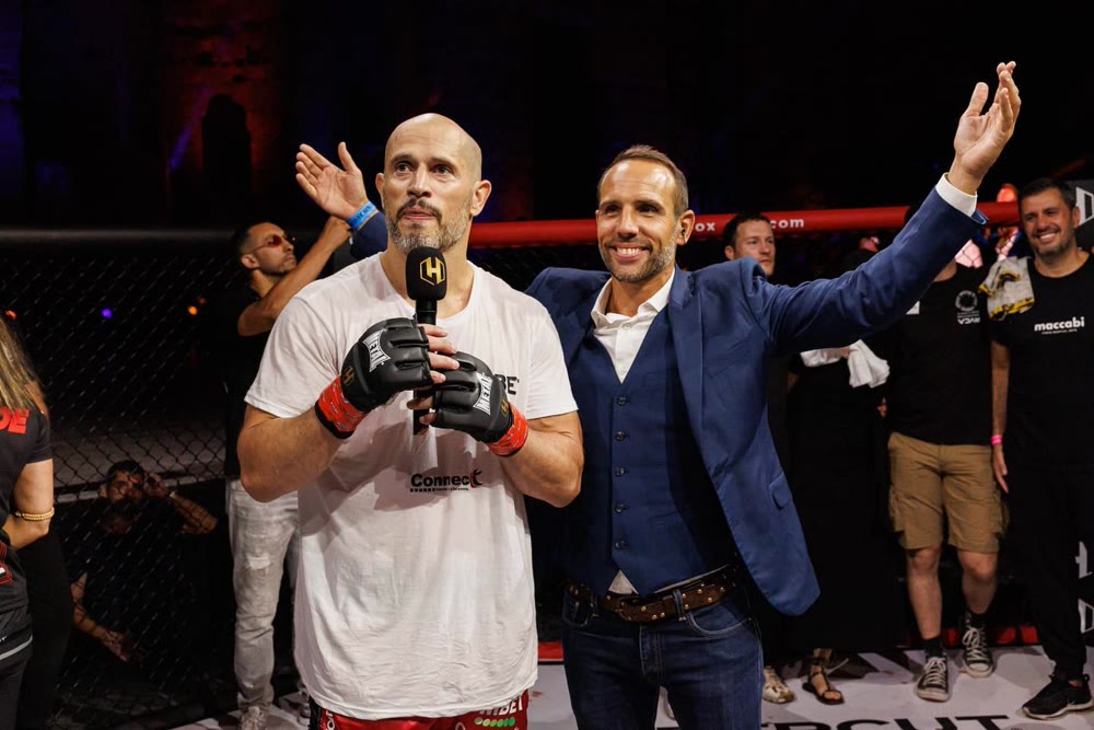 Thomas Desson avec un combattant vainqueur, Hexagone MMA