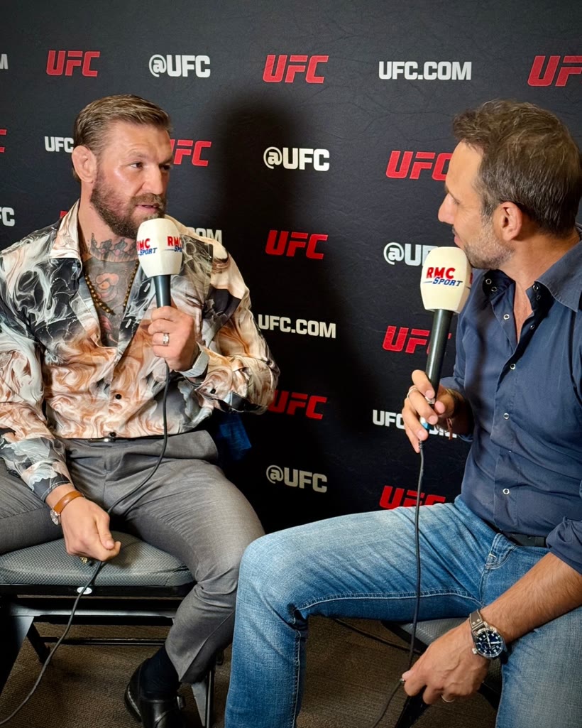 Thomas Desson interviewant Conor McGregor pour RMC Sport
